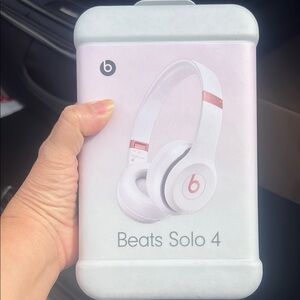 Beats Solo 4 Wireless Headphones - White and gold